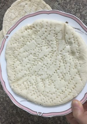 Hình của món Đế pizza làm bằng nồi cơm điện.