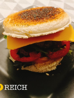 Una foto de Hamburguesa gourmet al estilo oriental