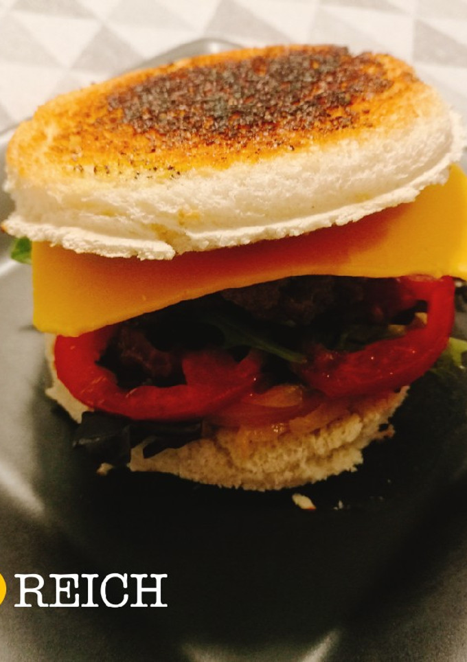 Una foto de Hamburguesa gourmet al estilo oriental