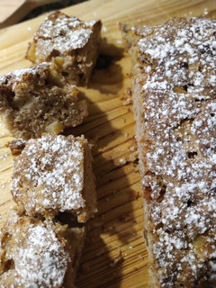 Una foto de Pastel de manzana y nueces