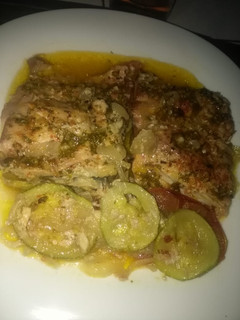 Una foto de Dorado 🐠 al horno con vegetales 😋