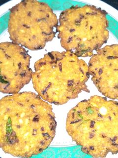 முப்பருப்பு வடை (Mupparuppu vadai recipe in tamil) செய்முறை முக்கிய புகைப்படம்