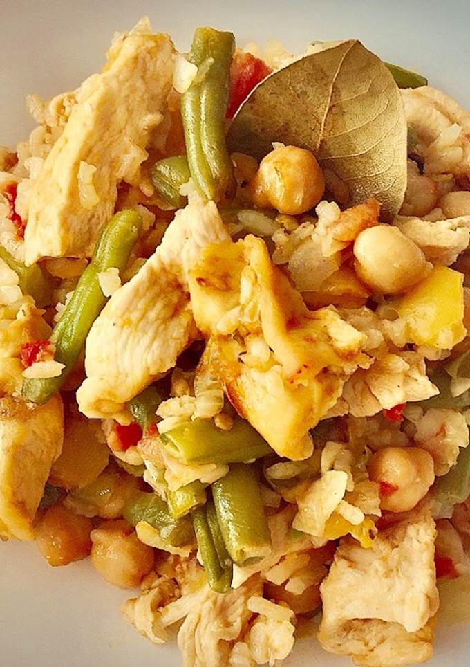 Una foto de Arroz con pollo al horno ligero