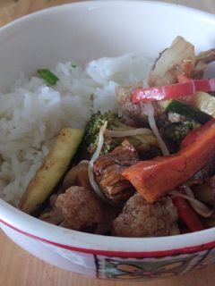 Una foto de Chapsui de Pollo con Arroz Jazmín