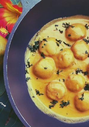 Una foto de Albóndigas de cerdo con salsa de mango y jalapeños