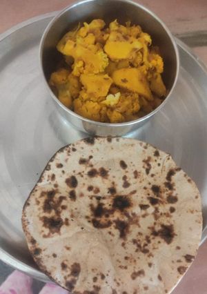 आलू गोभी (Aloo gobhi recipe in hindi) रेसिपी मुख्य फोटो
