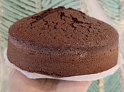 Una foto de bizcocho de chocolate