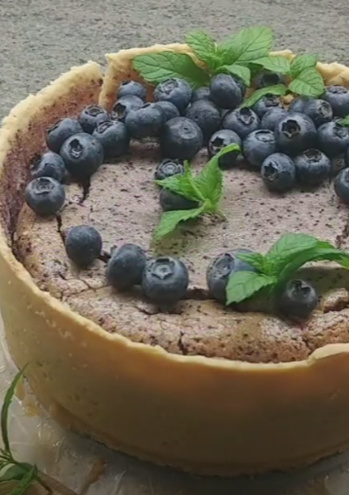 Una foto de Tarta soufflé de arándanos con requesón
