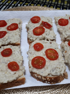 Una foto de Hummus de berenjena
