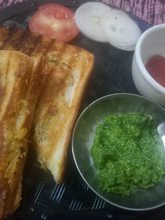 સેન્ડવિચ (Sandwich Recipe in Gujarati) રેસીપી મુખ્ય ફોટો