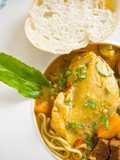Sopa de Fideo con Salchichón y Pollo