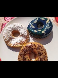 Una foto de Donuts/donas glaseadas
