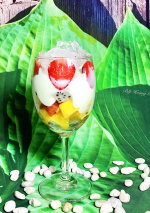 A picture of Fruit Yogurt🍓🍉🥭.