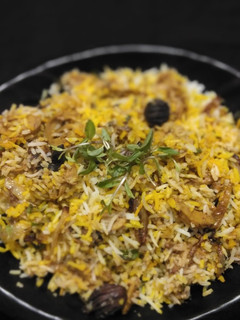 सोया चाप बिरयानी (Soya chap biryani recipe in Hindi) रेसिपी मुख्य फोटो