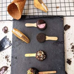 A picture of Oreo pops.