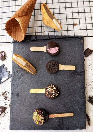 A picture of Oreo pops.