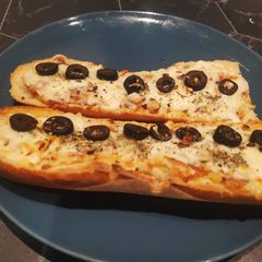 A picture of Cheese Baguette Pizza 🍕.