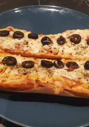 A picture of Cheese Baguette Pizza 🍕.