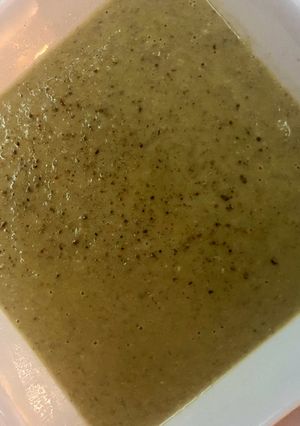Una foto de Crema de guisantes y champiñón