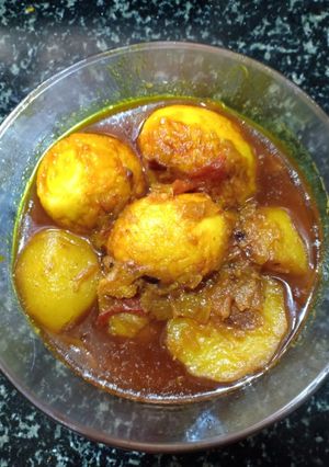 A picture of Egg curry.