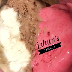 A picture of Ice cream(vanilla,chocolate and strawberry).