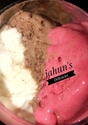A picture of Ice cream(vanilla,chocolate and strawberry).
