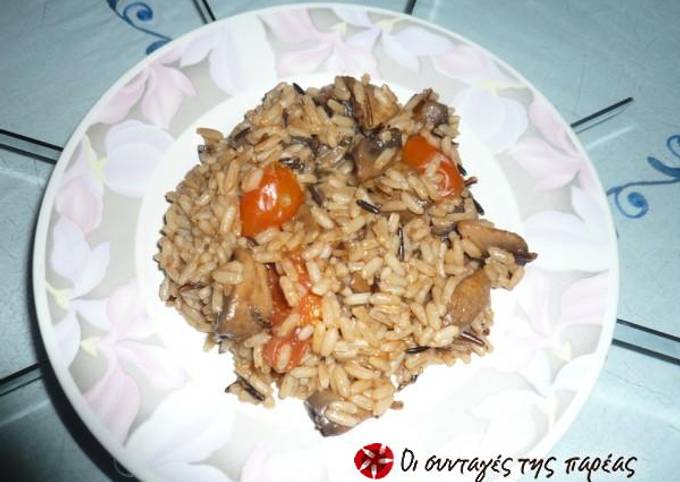 Mushrooms in tomato sauce with rice
