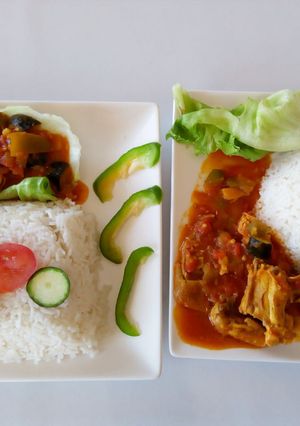 A picture of Boiled Rice with Chicken Curry Stew.