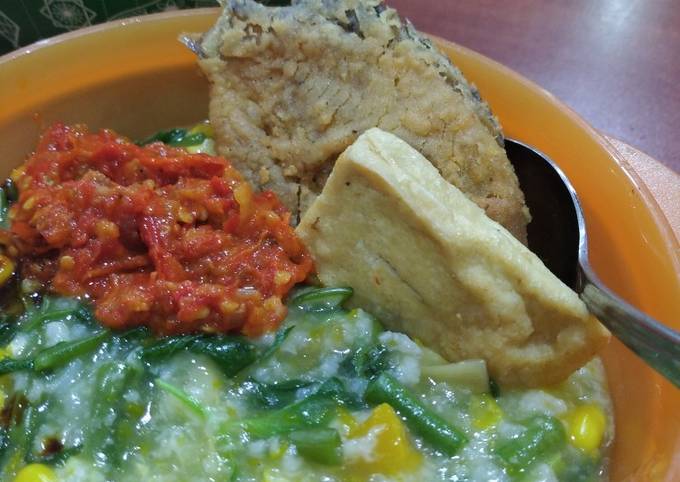 Resep Bubur Manado Rice Cooker Maknyus ala Ibu Kaivan, Enak