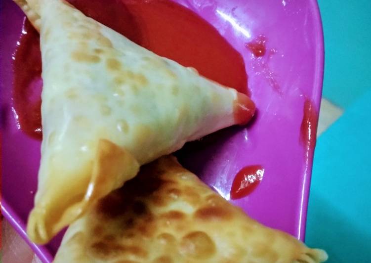 Bagaimana Menyiapkan Pangsit goreng isi wortel,kentang,sosis yang Enak