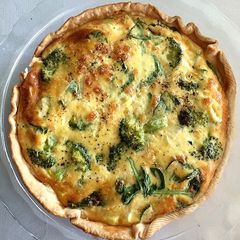 A picture of Broccoli Cheddar Quiche.
