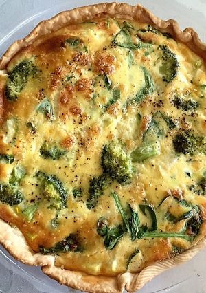 A picture of Broccoli Cheddar Quiche.
