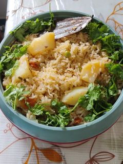 आलू पुलाव (aloo pulao recipe in Hindi) रेसिपी मुख्य फोटो