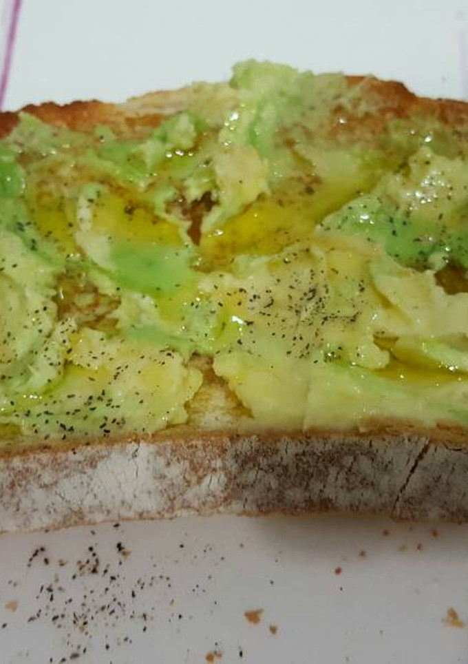 Una foto de Tostada con aguacate
