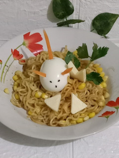 Foto resep Mie goreng dengan hiasan telur rebus
