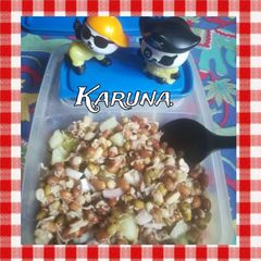 A picture of Baccho ke liye healthy sprout salad.