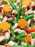 Stir-Fried Chicken Breast with Green Beans and Carrots (Eat Clean)