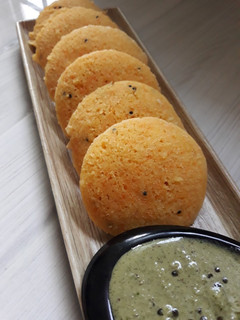 A picture of Oats & Carrot Instant Idli | Coriander Mint Chutney.