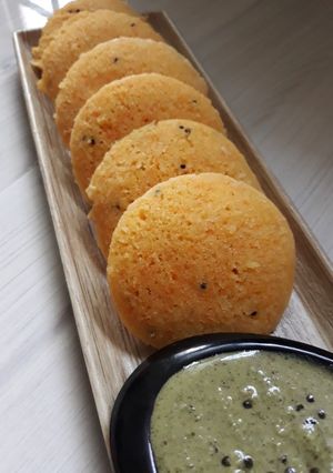 A picture of Oats & Carrot Instant Idli | Coriander Mint Chutney.