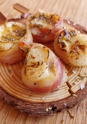 Foto principal de Brocheta de provolone con panceta curada a la pimienta