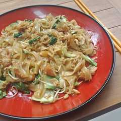 A picture of Kwetiau Ayam Lezat.