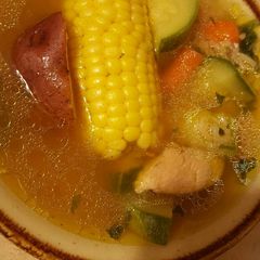A picture of Caldo de pollo.