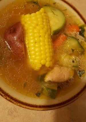 A picture of Caldo de pollo.