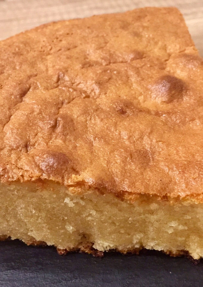 Una foto de Bizcocho de chocolate blanco