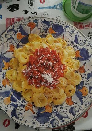 Una foto de Cappelletti con salsa de carne