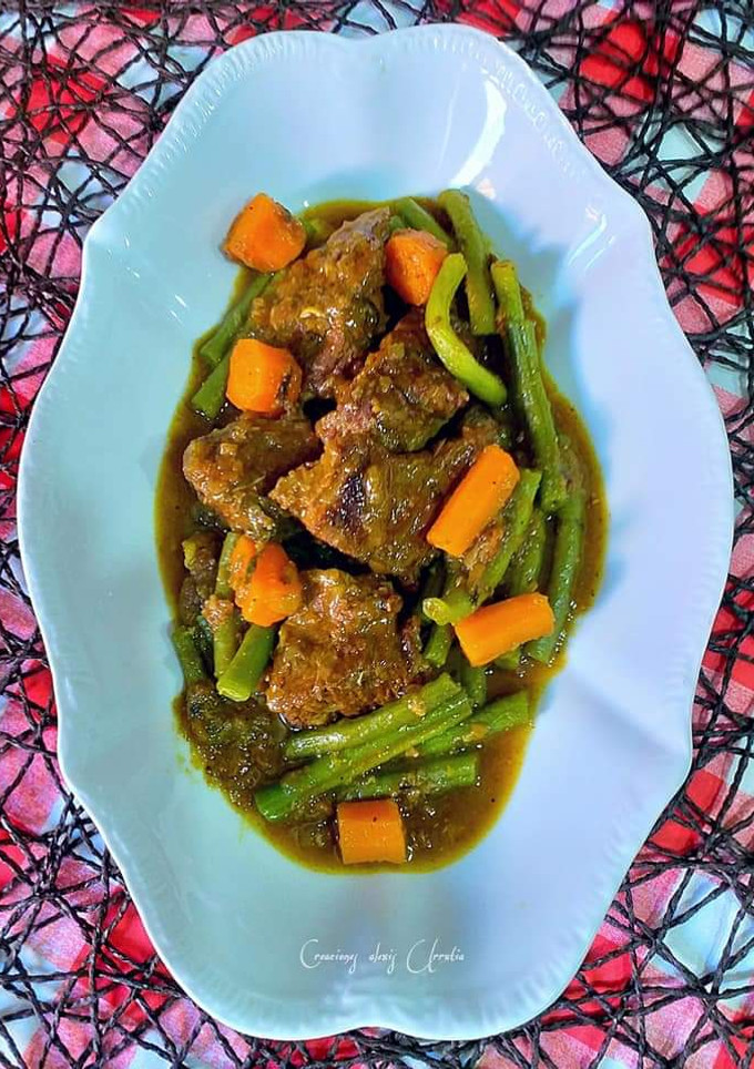 Una foto de Ternera en salsa de ras el hanout con judías verdes y zanahorias