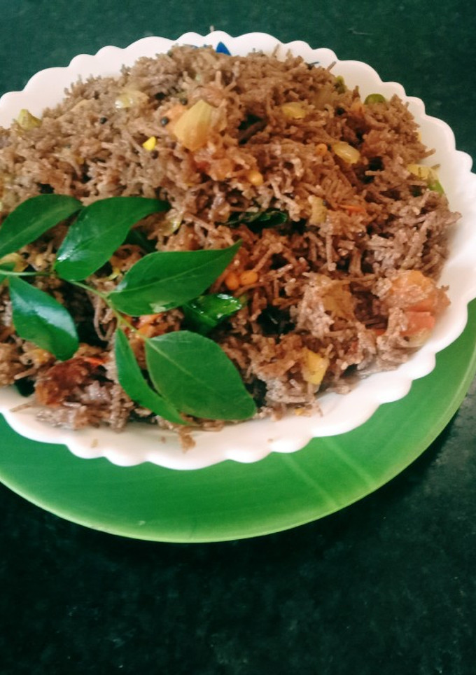 ராகி தக்காளி சேமியா(ragi tomato semiya recipe in tamil) செய்முறை முக்கிய புகைப்படம்
