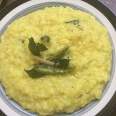 A picture of Huggi/ Pongal - with Navane/Foxtail Millet.