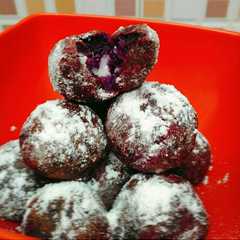 A picture of Bola Bola Ubi Ungu Mozarella.