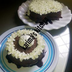 Chocolate cake with whipped cream frosting A picture of Chocolate cake with whipped cream frosting.